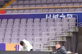 乐动官方网 -关于皇马场边指挥情绪激动，国安队员怒摔水瓶！的信息