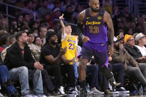 乐动APP下载 - 阿扎伦卡新星精彩发挥表现惊艳，湖人未来可期！