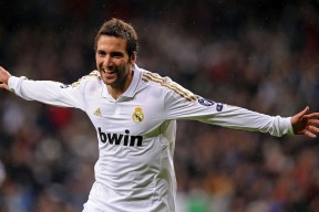 乐动APP下载 -温网首回合爆出冷门！密尔沃基雄鹿险胜巴塞罗那，争冠形势突变